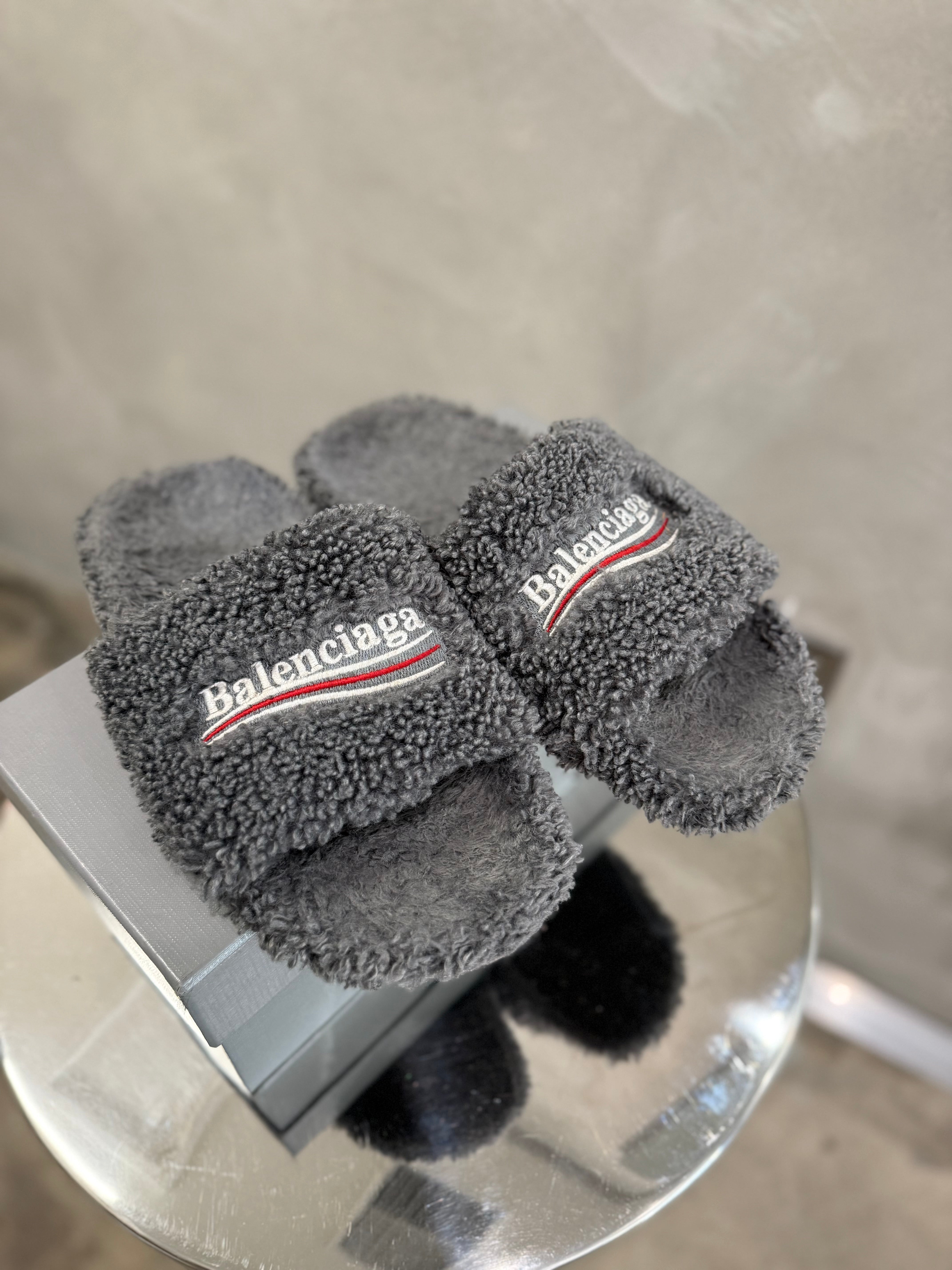 Balenciaga Furry slide – 521 COLLECTIONS