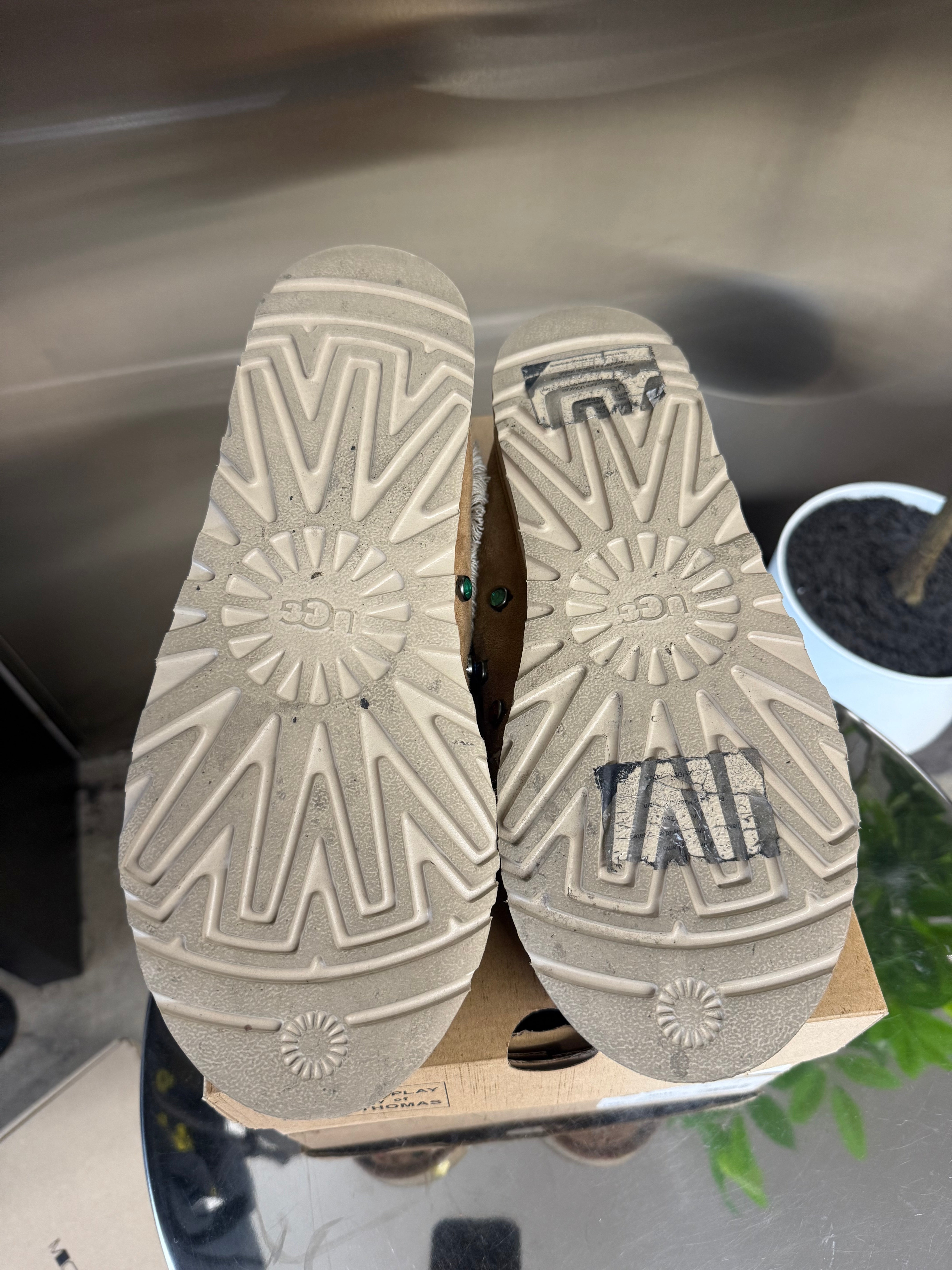 Gallery dept Ugg slipper