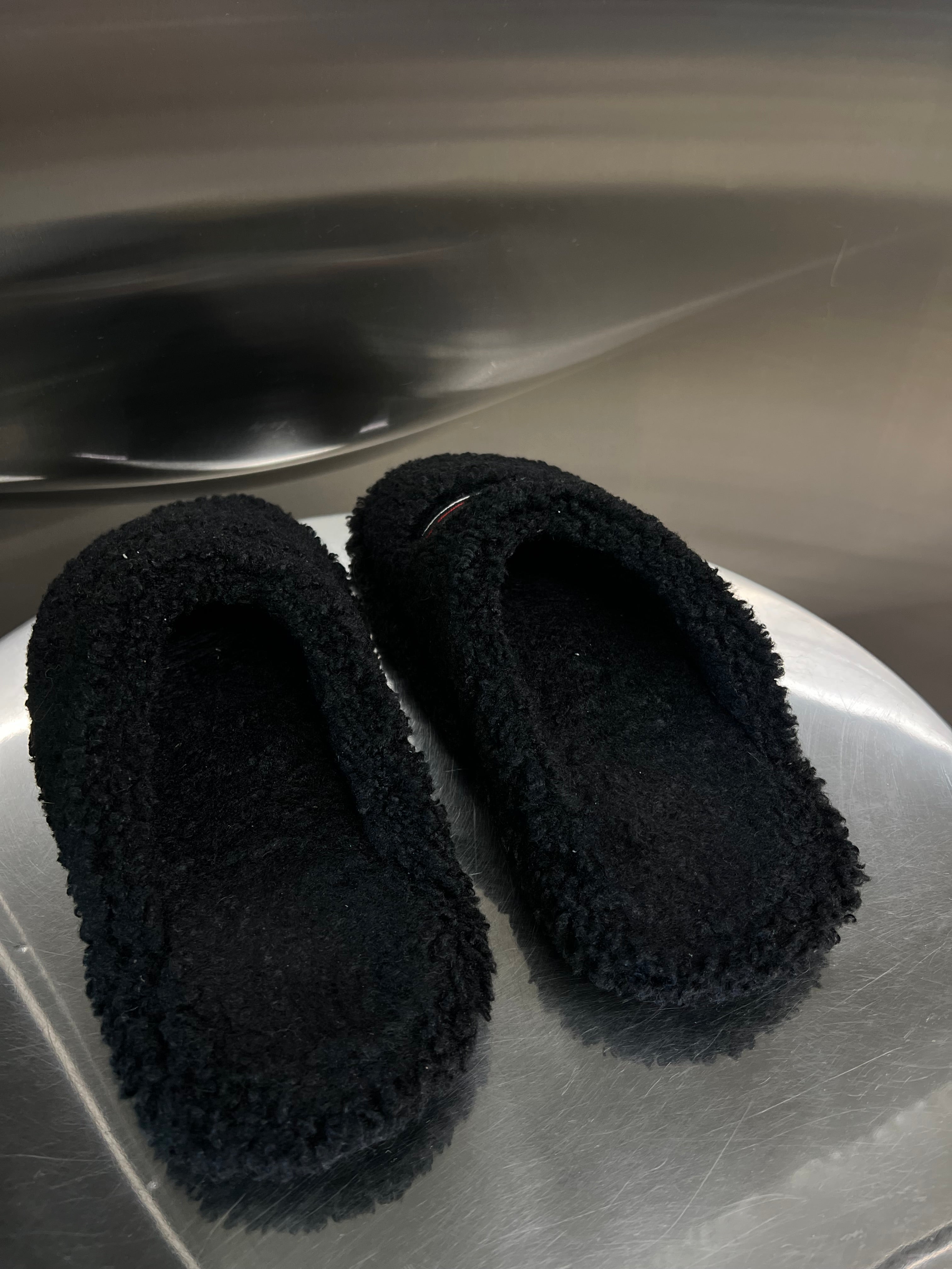 Balenciaga Furry closed fake shearling slippers