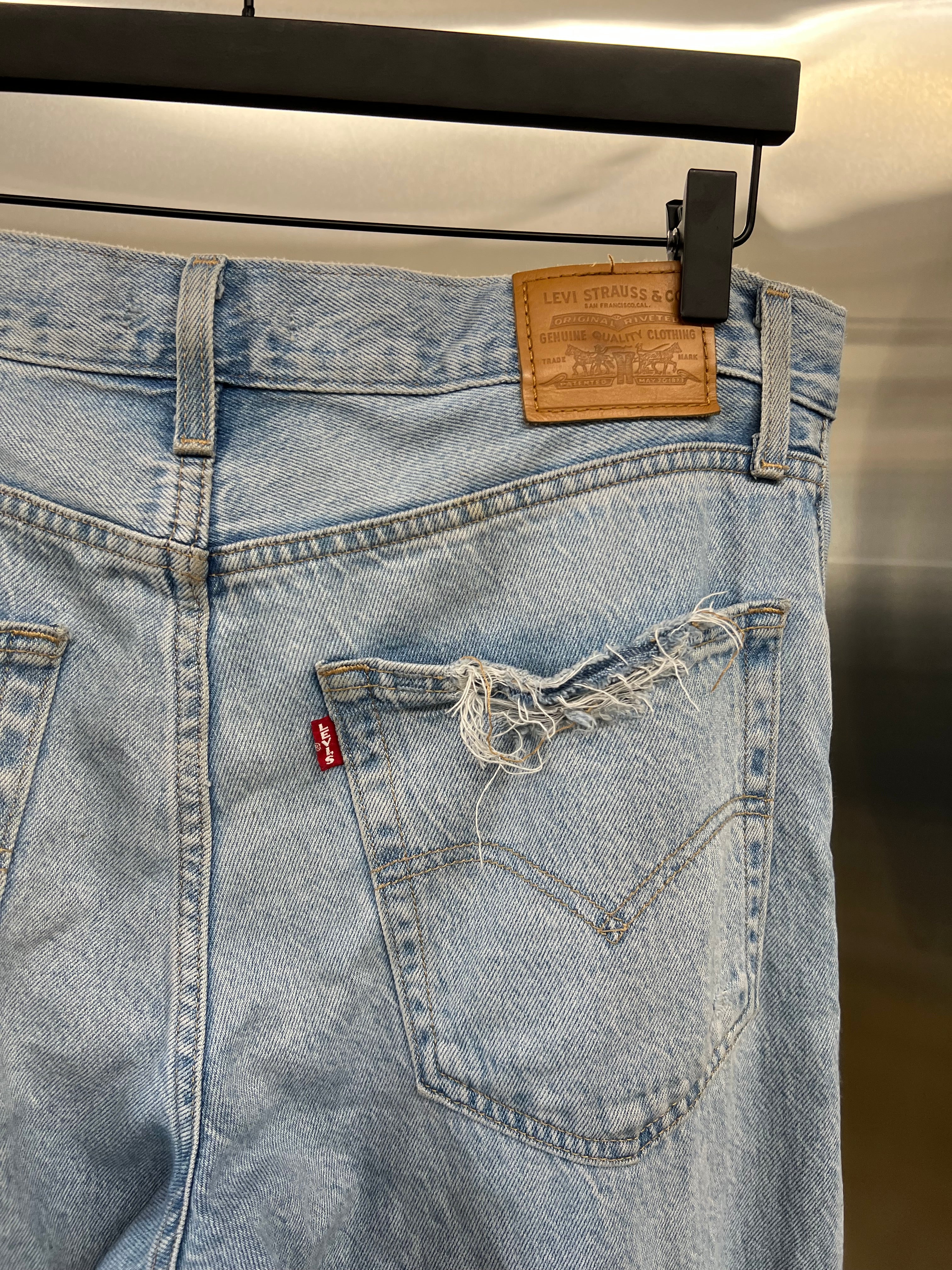 Levi’s Distressed leather tab Washed Denim