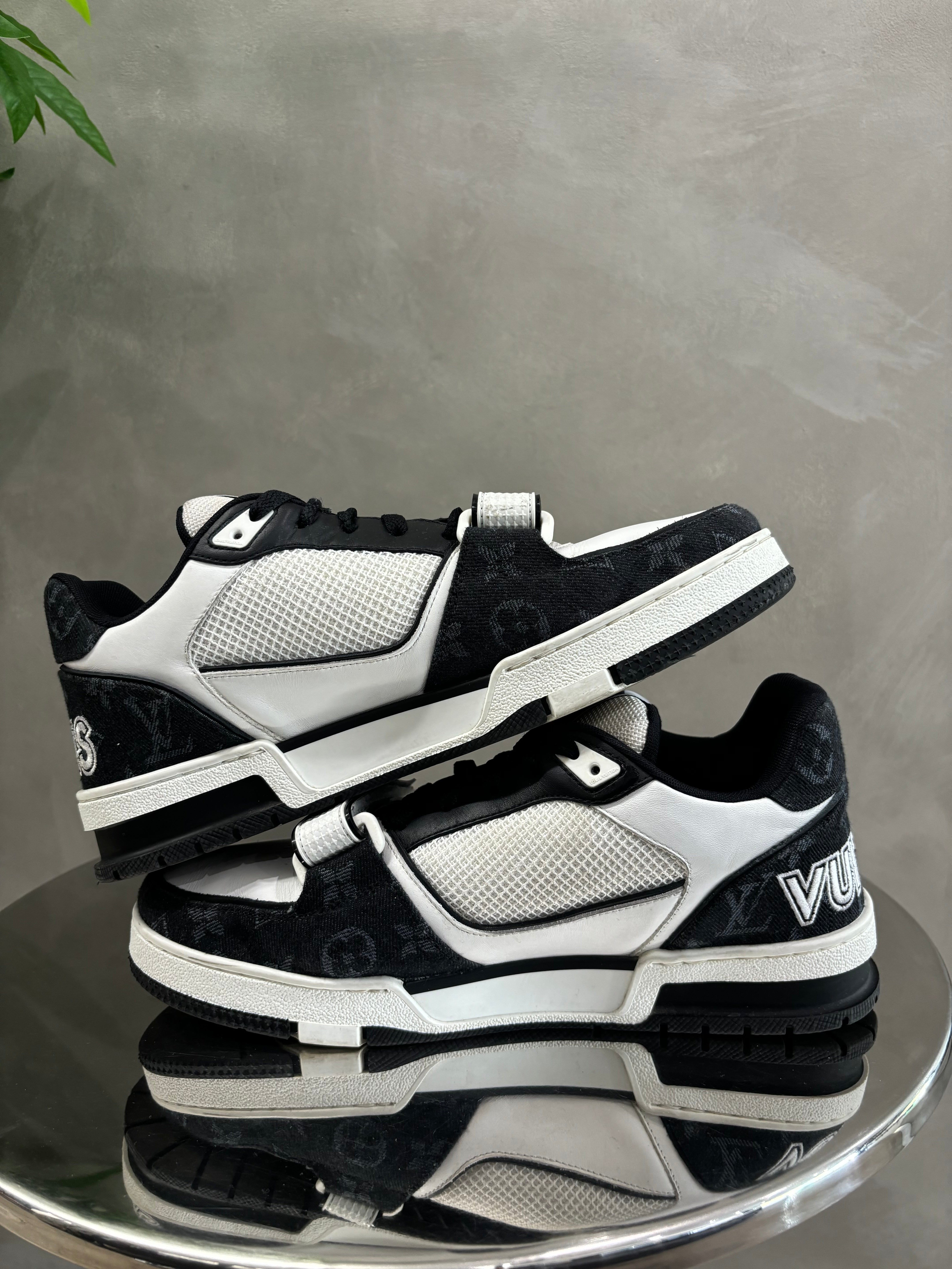 Louis Vuitton Trainer Velcro strap monogram Trainers