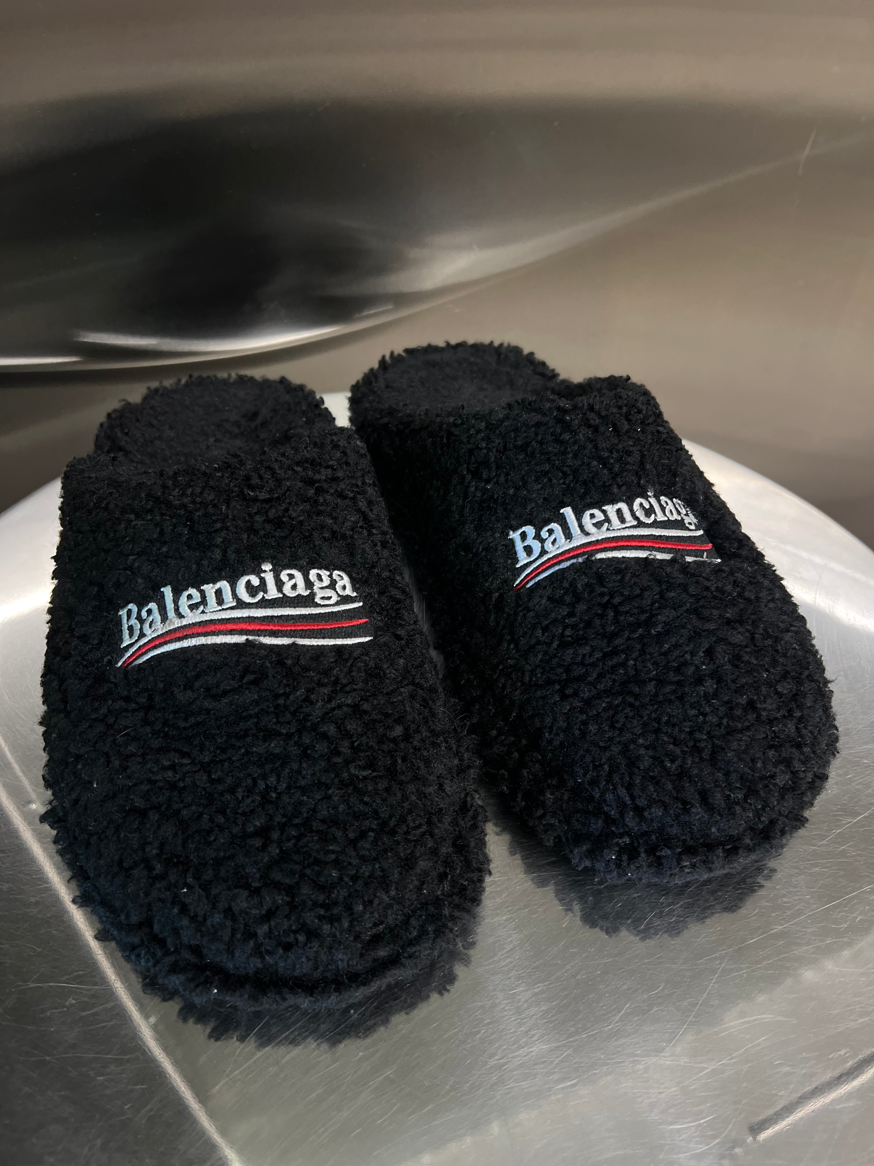 Balenciaga Furry closed fake shearling slippers