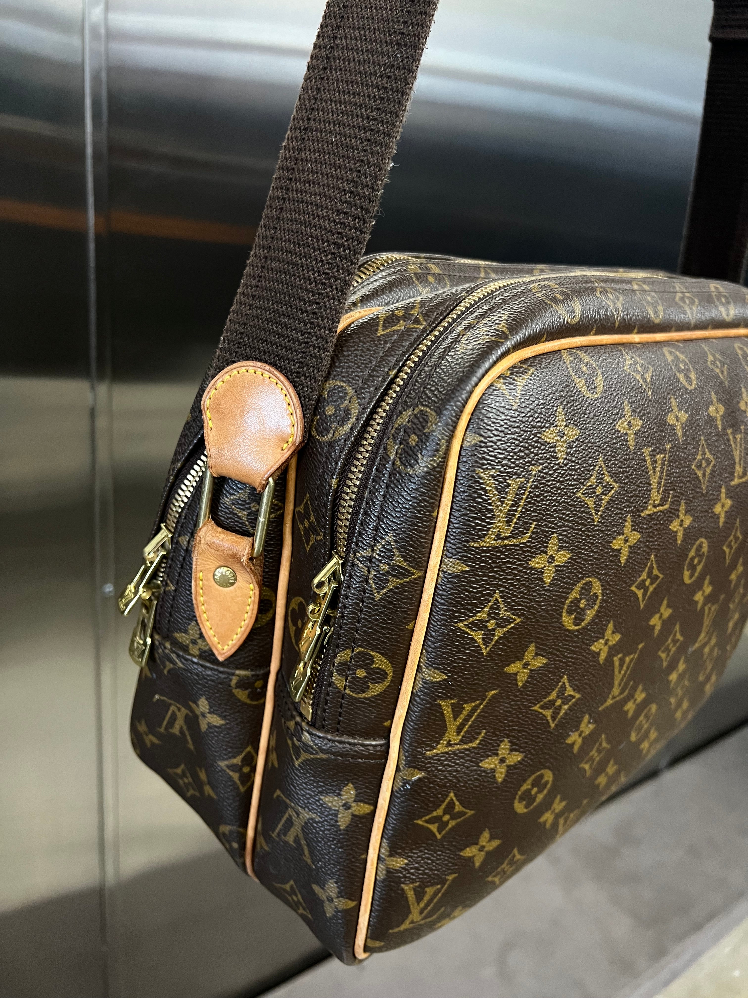 Louis Vuitton Monogram Reporter bag