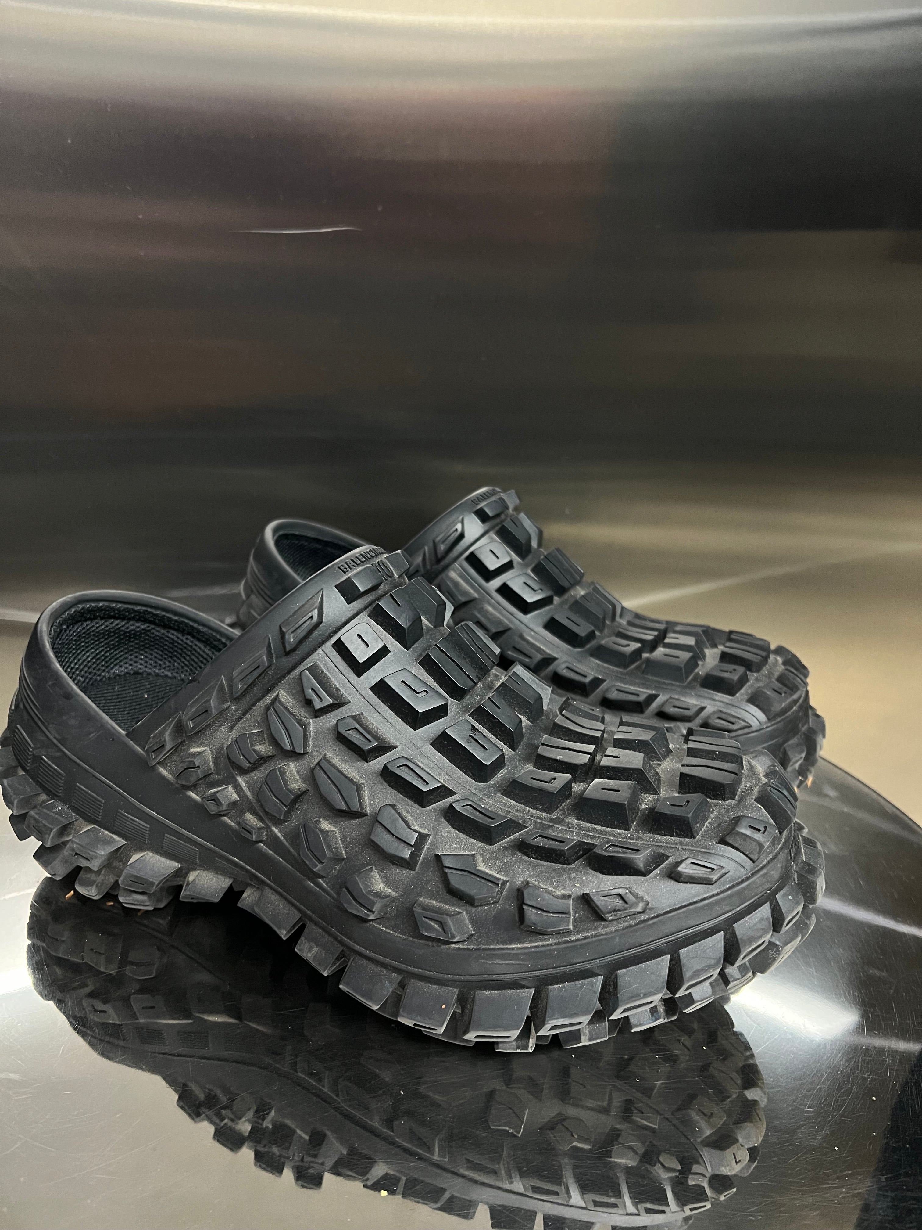 Balenciaga Defender clogs – 521 COLLECTIONS