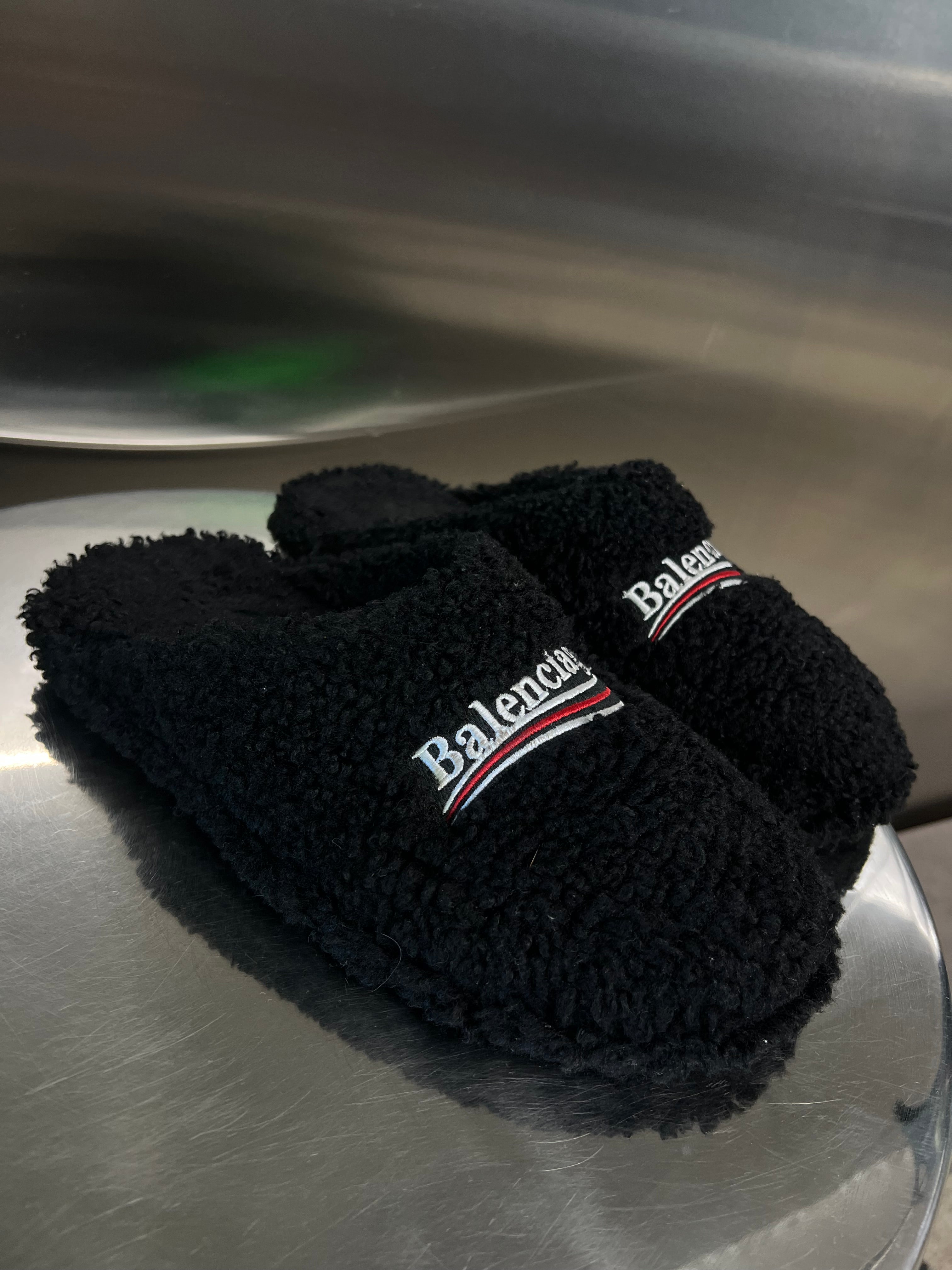Balenciaga Furry closed fake shearling slippers