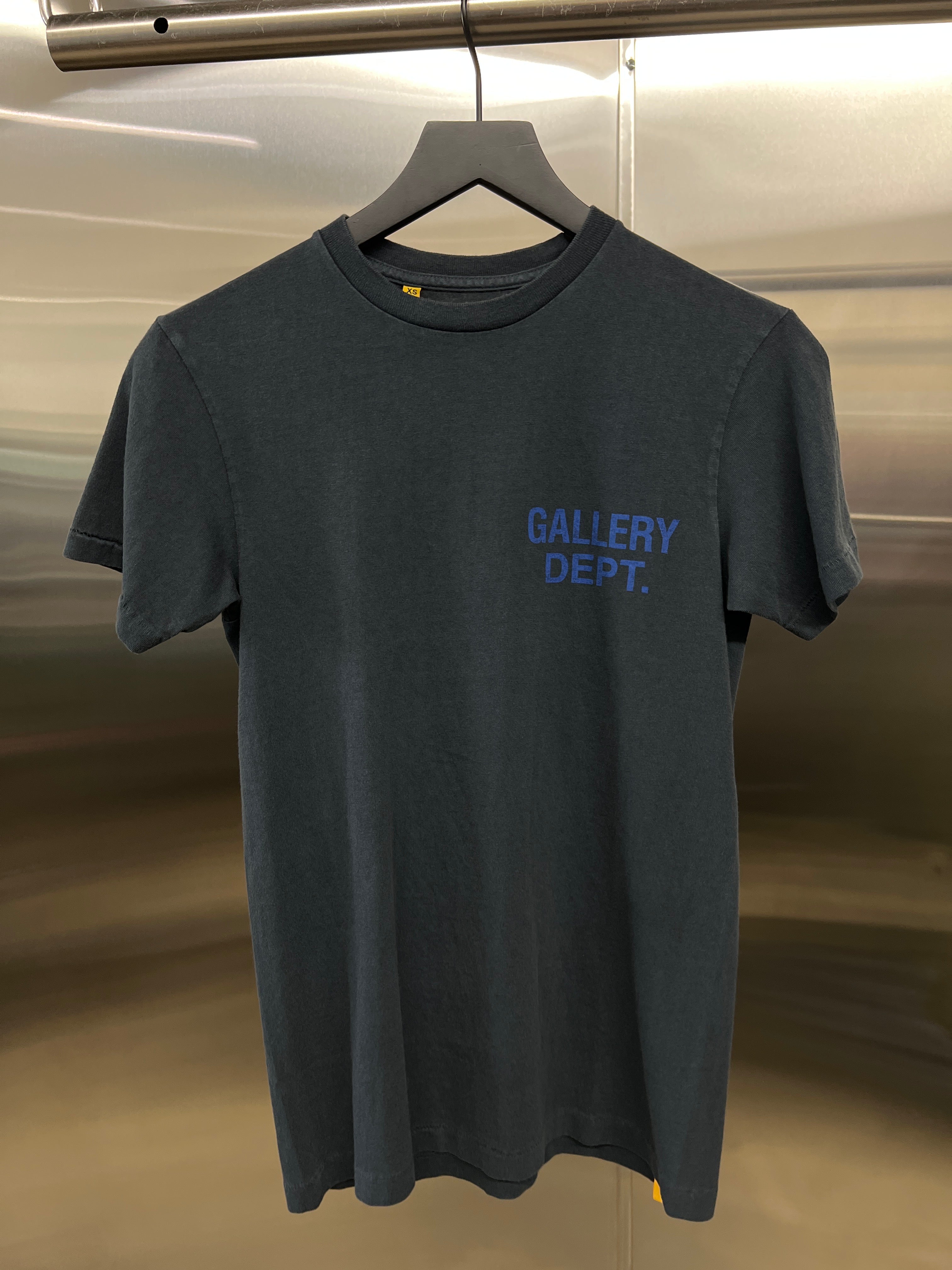 Gallery dept souvenir tee