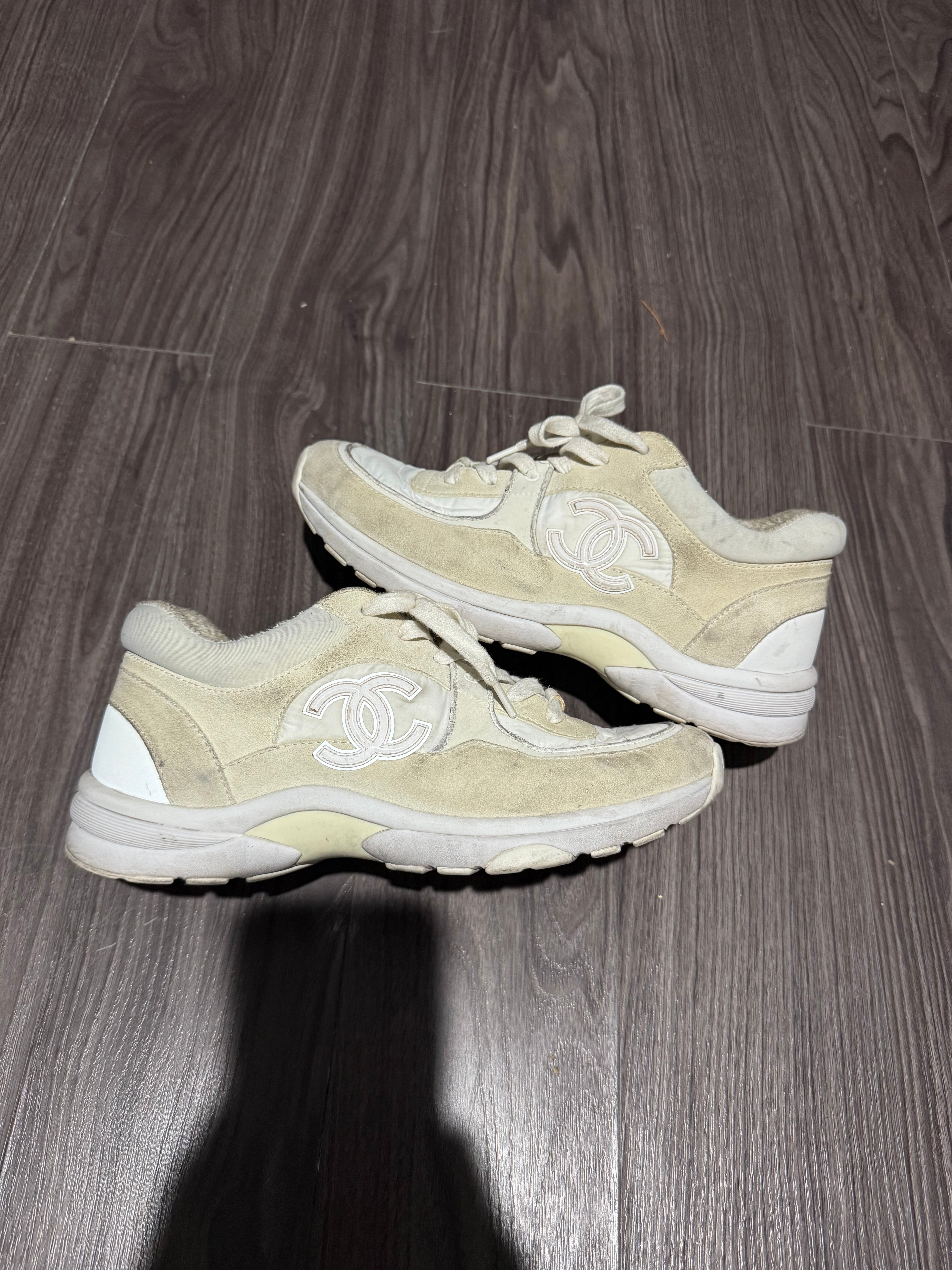 Chanel CC Logo suede sneakers