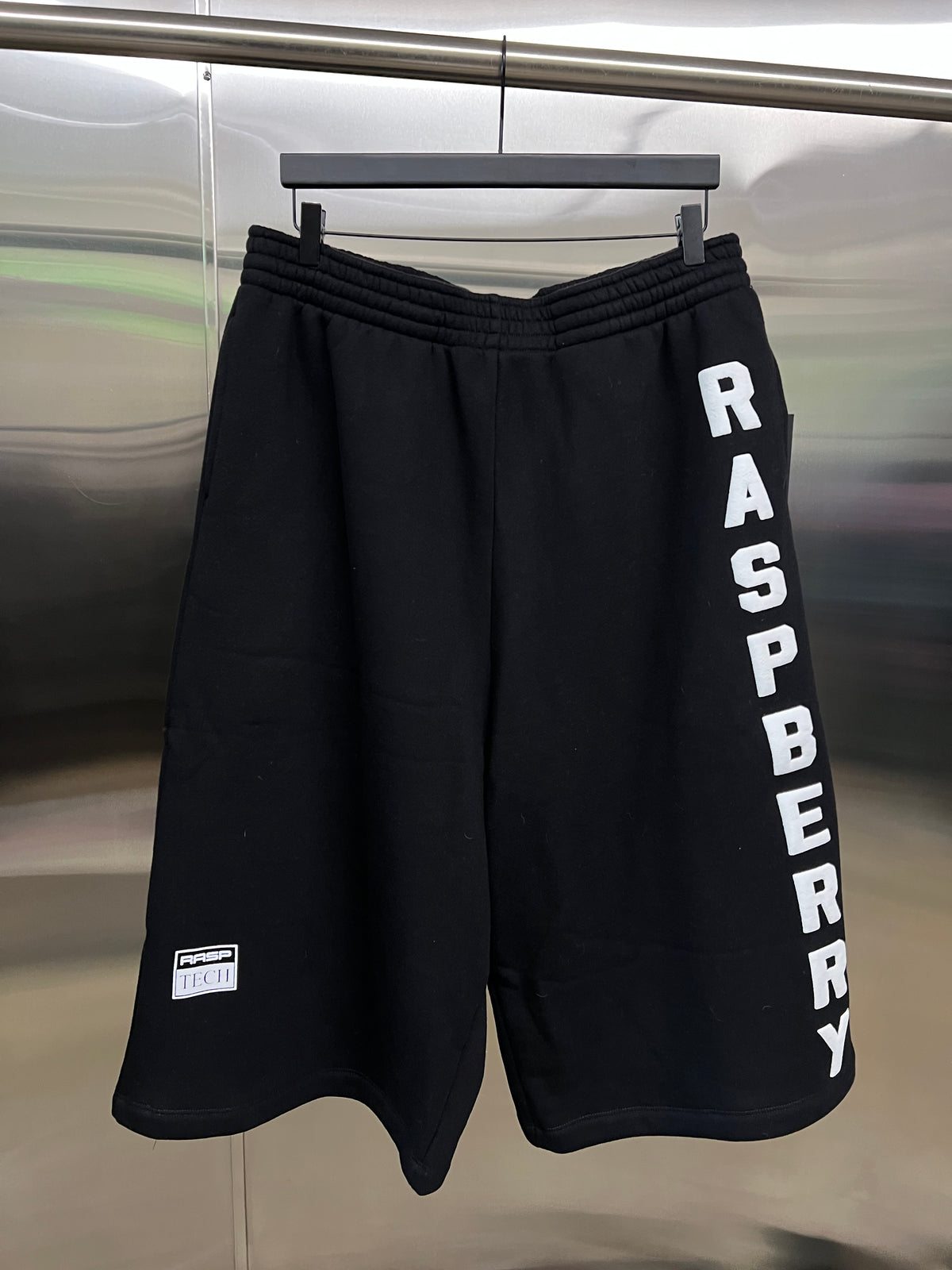 GV Gallery Berry Cutoff Black shorts