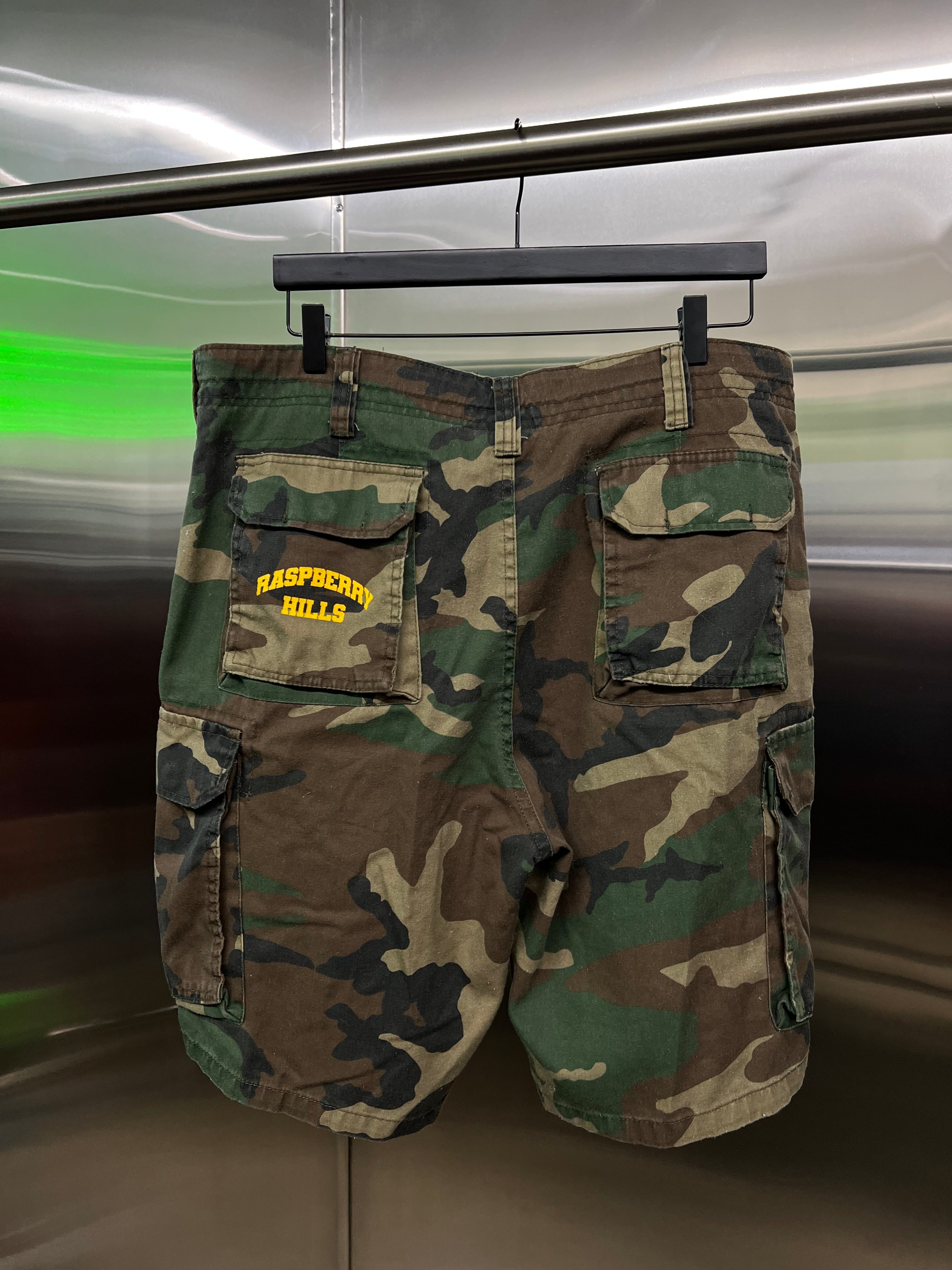GV Gallery Camo Cargo shorts