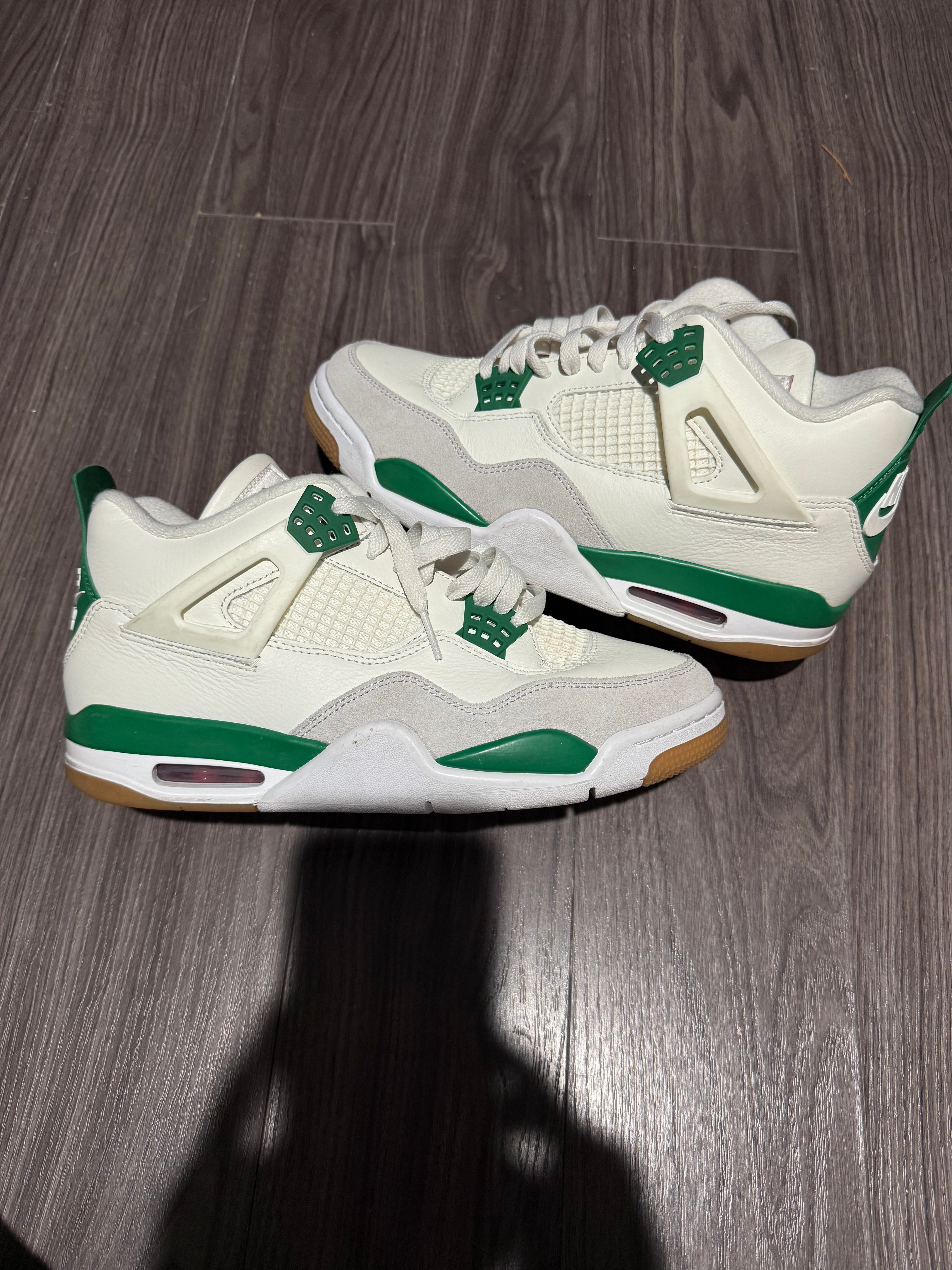 Jordan 4 Pine green
