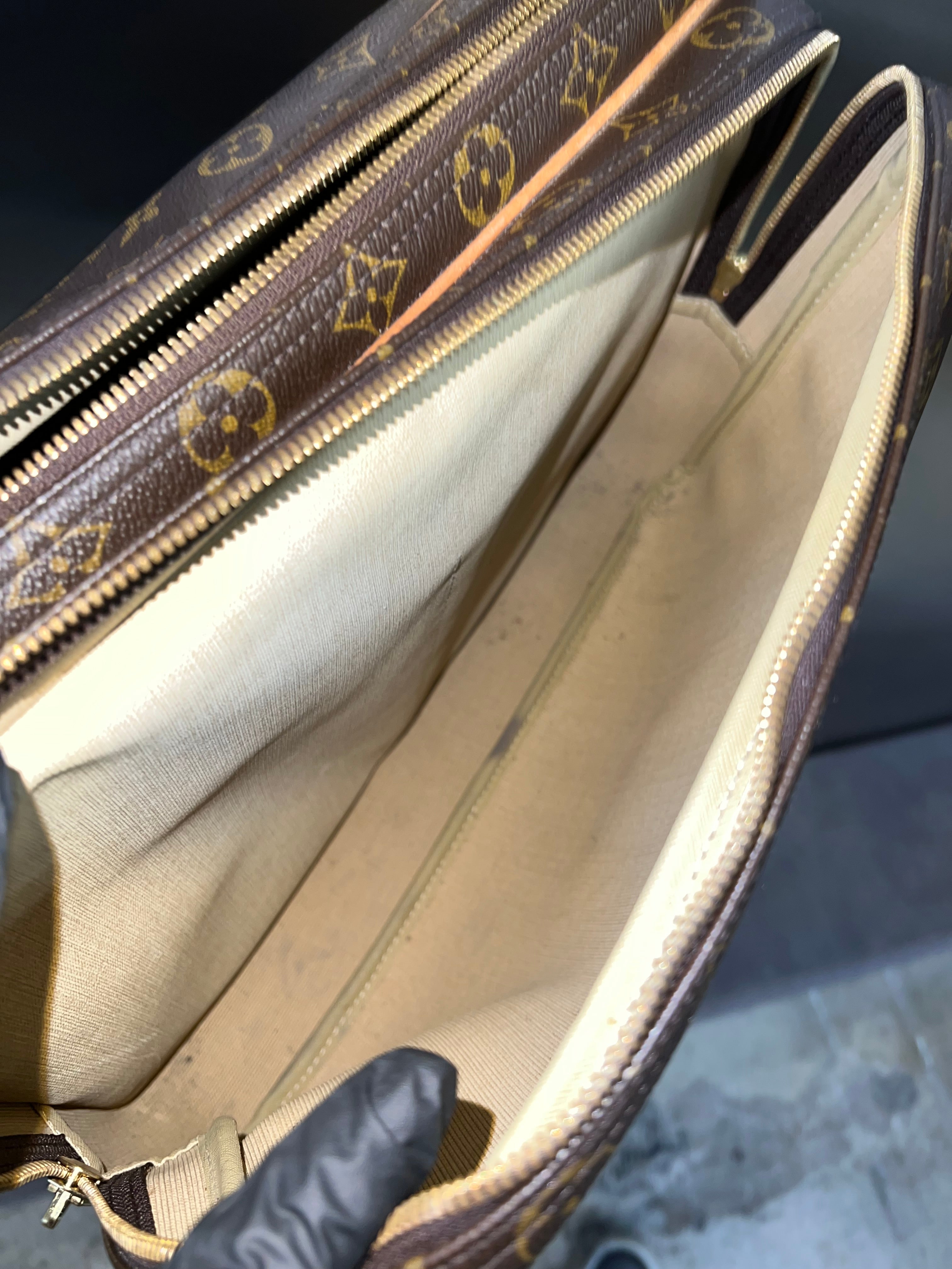 Louis Vuitton Monogram Reporter bag