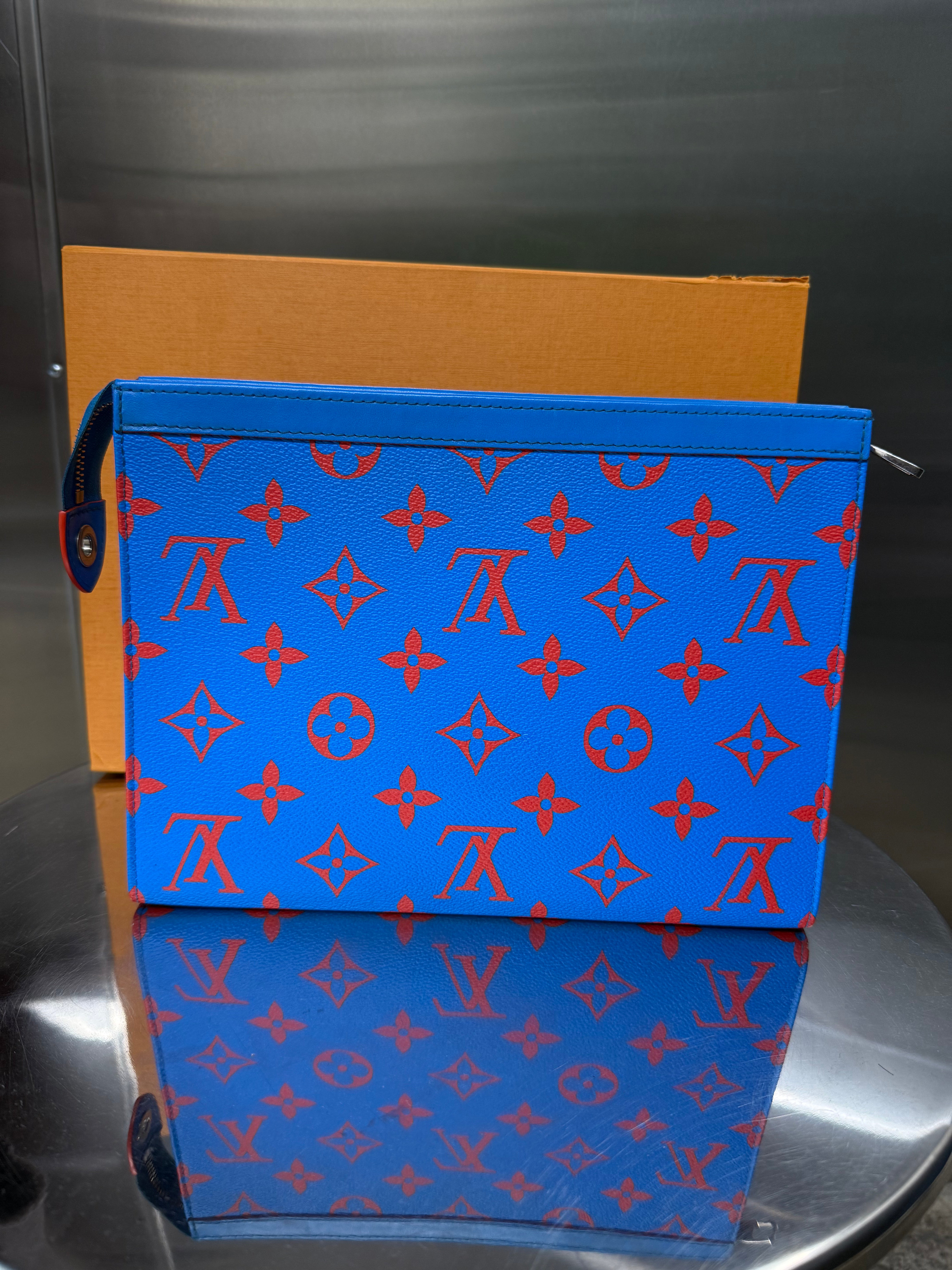 LV Pochette Voyage