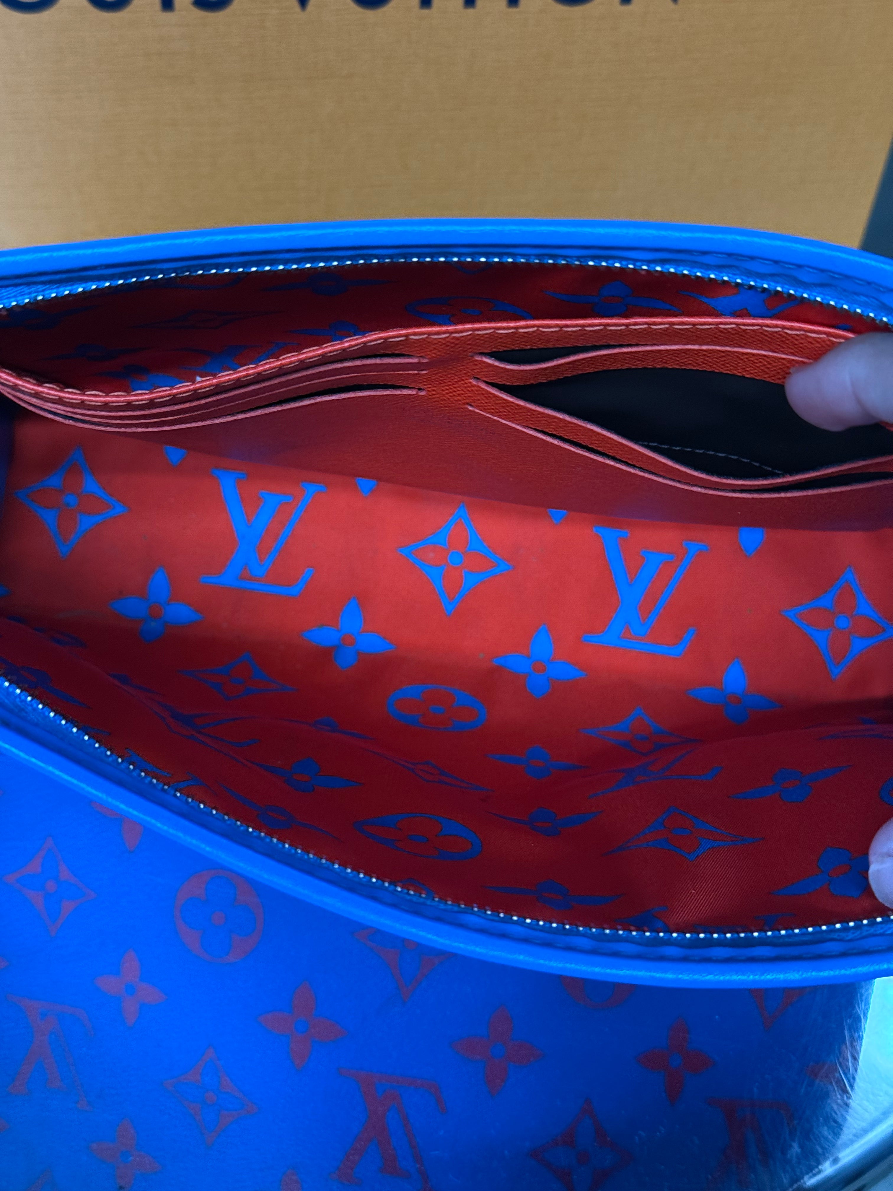 LV Pochette Voyage