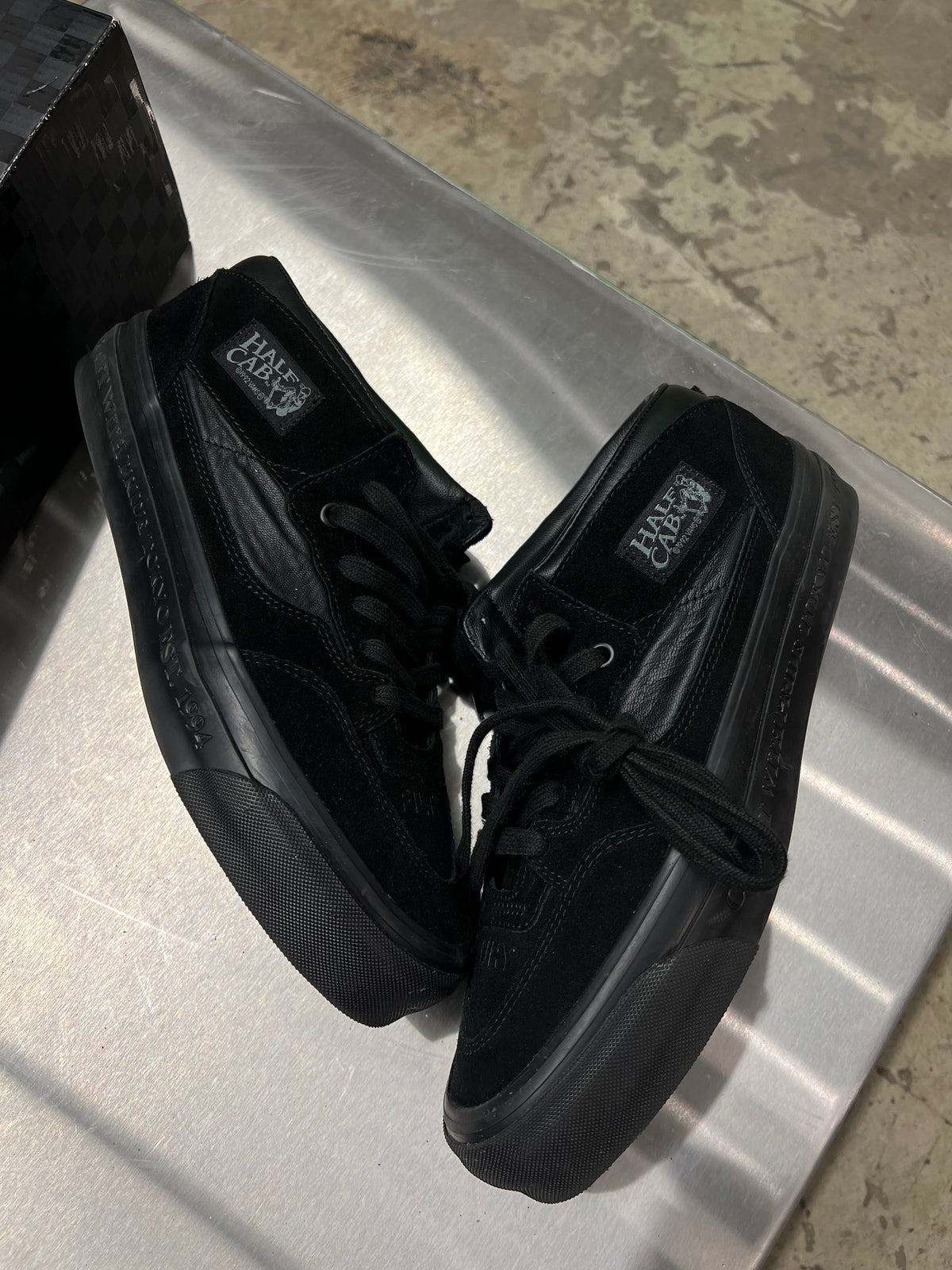 Vans OTW Half Cab 33 x Neighborhood black